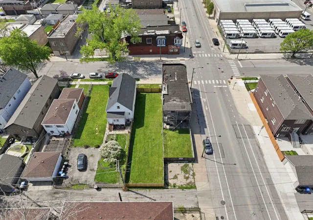 Photo 4 of Multi family home for sale at 4135 S Wallace St, Chicago, IL 60609 | MLS# 12757669 | Listing updated on 2026-10-20