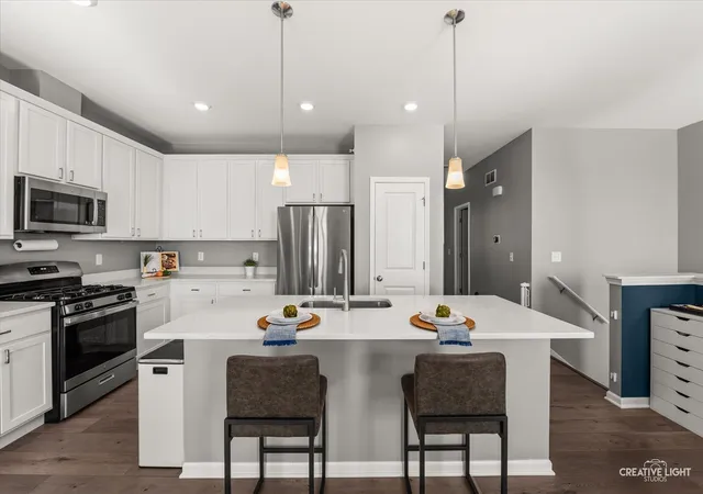 Photo 4 of Townhouse for sale at 544 Comstock Rd, South Elgin, IL 60177 | MLS# 12757683 | Listing updated on 2026-10-08