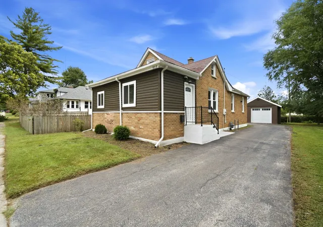 Photo 2 of Single family home for sale at 513 Morton Ave, Aurora, IL 60506 | MLS# 12757702 | Listing updated on 2026-09-22