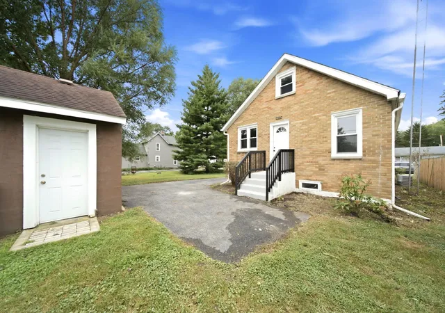 Photo 4 of Single family home for sale at 513 Morton Ave, Aurora, IL 60506 | MLS# 12757702 | Listing updated on 2026-09-22