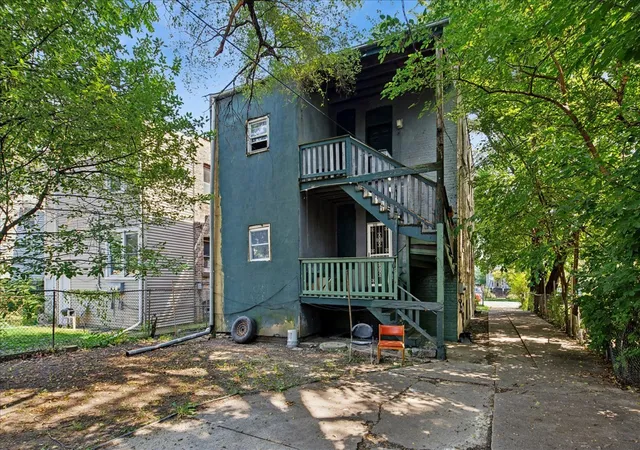 Listing Photo 2 - Condo for sale in building located at 514 N Leamington Ave, Chicago, IL 60644