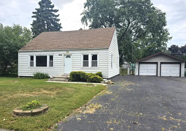 Single family home for sale at 8006 Long Ave, Burbank, IL 60459 | MLS# 12757722