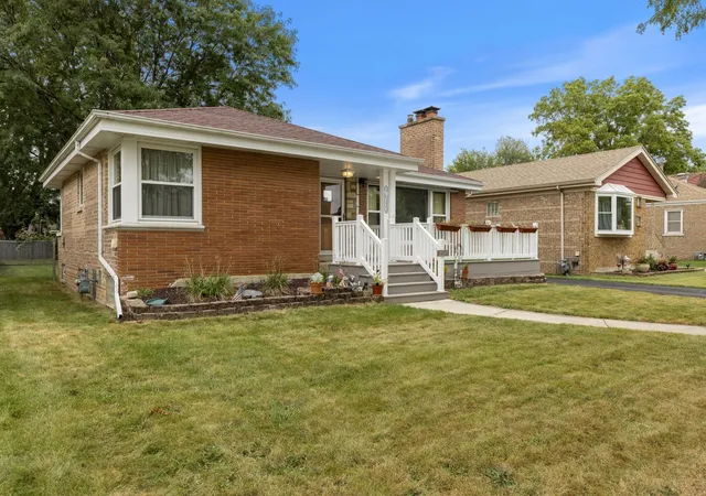 Photo 3 of Sale Pending at 9643 S Richmond Ave, Evergreen Park, IL 60805 | MLS# 12757724 | Listing updated on 2026-10-06