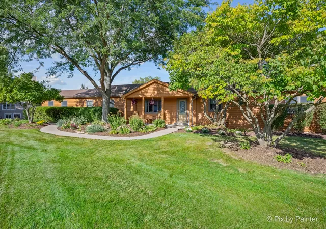 Single family home for sale at 2116 N Pebble Dr, McHenry, IL 60051 | MLS# 12757725