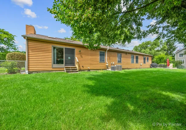 Photo 4 of Single family home for sale at 2116 N Pebble Dr, Mc Henry, IL 60051 | MLS# 12757725 | Listing updated on 2026-10-04