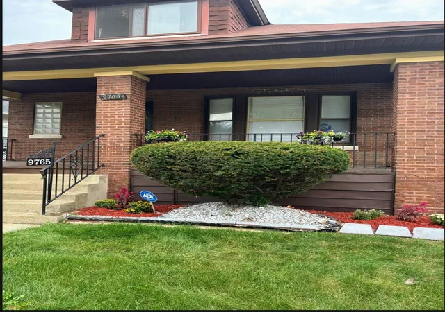 Photo 2 of Single family home for sale at 9765 S Winston Ave, Chicago, IL 60643 | MLS# 12757735 | Listing updated on 2026-10-07