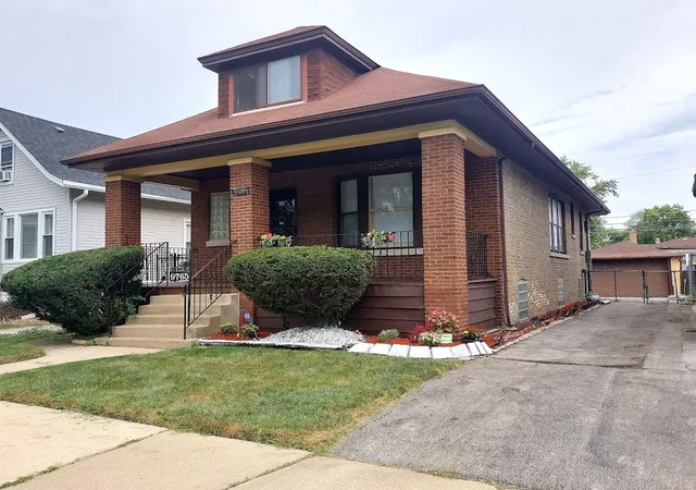 Photo 3 of Single family home for sale at 9765 S Winston Ave, Chicago, IL 60643 | MLS# 12757735 | Listing updated on 2026-10-28