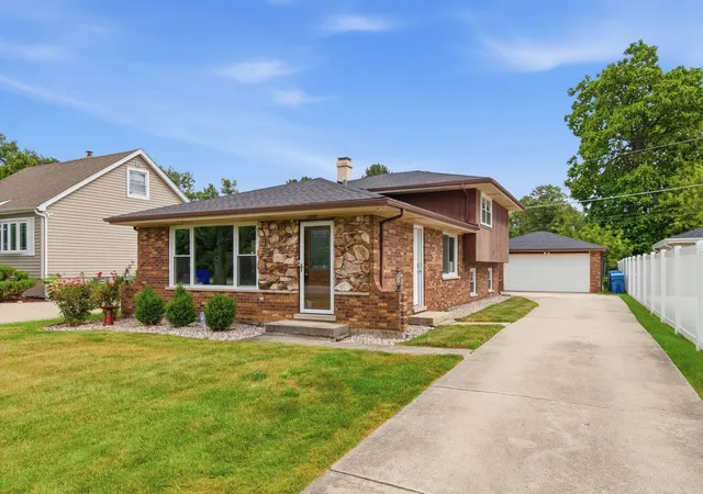 Photo 1 of Single family home for sale at 11529 S Laramie Ave, Alsip, IL 60803 | MLS# 12757739 | Listing updated on 2026-09-13