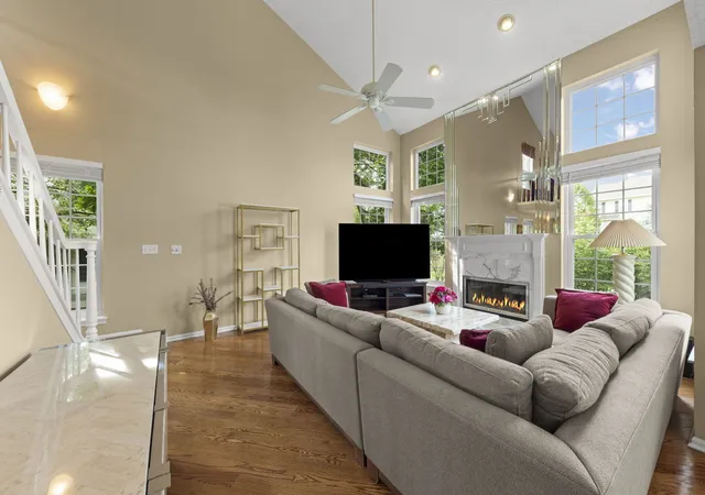 Photo 3 of Townhouse for sale at 320 Cimarron Rd E, Lombard, IL 60148 | MLS# 12757740 | Listing updated on 2026-09-23