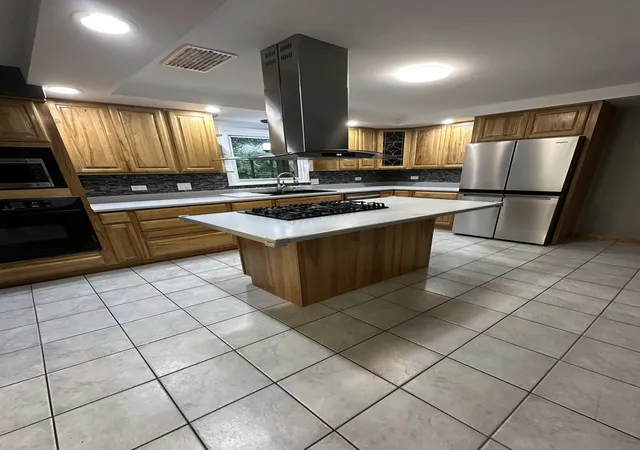 Photo 4 of Single family home for sale at 304 Central Ave, Aurora, IL 60506 | MLS# 12757743 | Listing updated on 2026-09-14