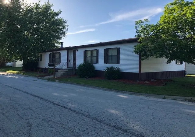Photo 1 of Sale Pending at 712 Huntsbridge Rd, Matteson, IL 60443 | MLS# 12757749 | Listing updated on 2026-10-06