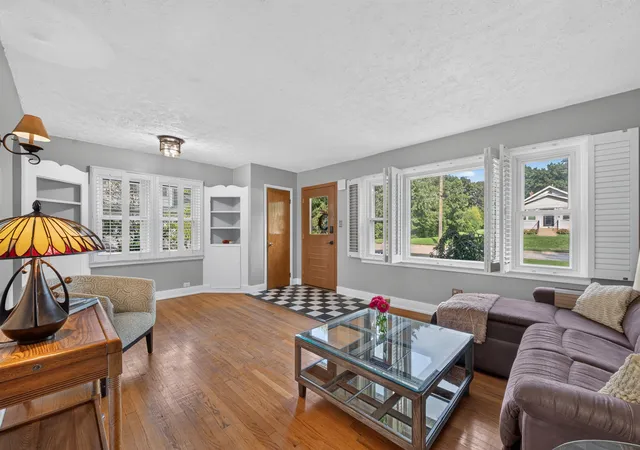 Photo 3 of Single family home for sale at 510 Grove St, Wood Dale, IL 60191 | MLS# 12757751 | Listing updated on 2026-09-24