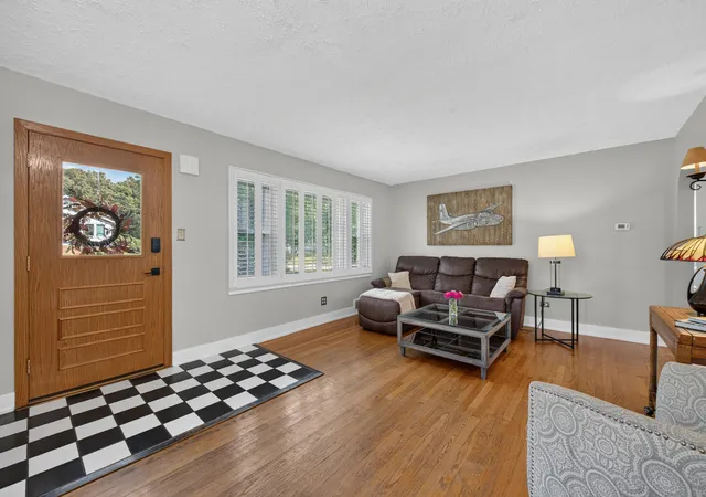 Photo 3 of Single family home for sale at 510 Grove St, Wood Dale, IL 60191 | MLS# 12757751 | Listing updated on 2026-09-24
