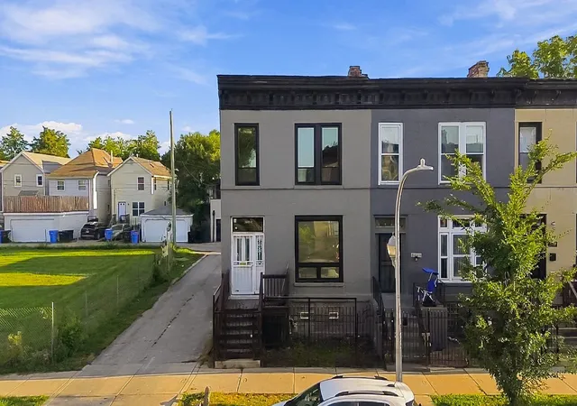 Townhouse for sale at 2739 W Maypole Ave, Chicago, IL 60612 | MLS# 12757753