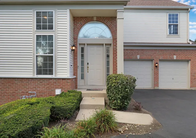 Photo 2 of Townhouse for sale at 2833 Waterfront Ave, Algonquin, IL 60102 | MLS# 12757756 | Listing updated on 2026-09-12