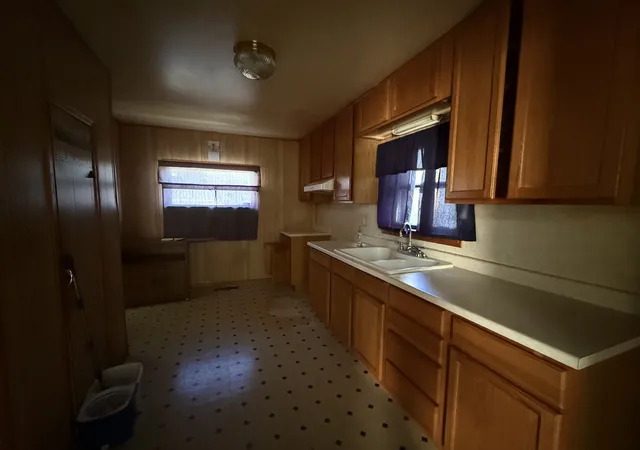 Photo 2 of Single family home for sale at 521 E Pleasant St, Freeport, IL 61032 | MLS# 12757762 | Listing updated on 2026-10-15