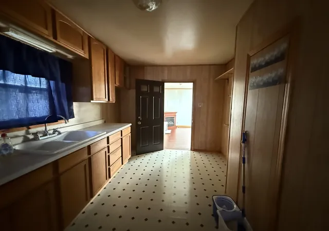 Photo 3 of Single family home for sale at 521 E Pleasant St, Freeport, IL 61032 | MLS# 12757762 | Listing updated on 2026-10-15