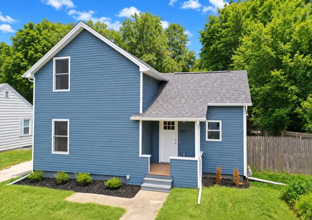 Photo 1 of Single family home for sale at 406 E Willow St, Normal, IL 61761 | MLS# 12757782 | Listing updated on 2026-10-02