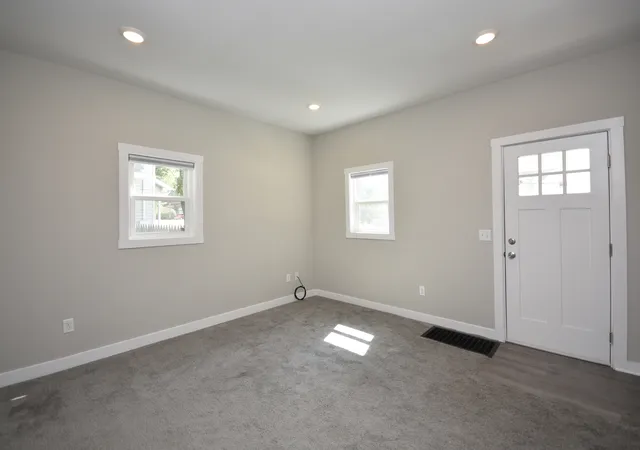 Photo 3 of Single family home for sale at 406 E Willow St, Normal, IL 61761 | MLS# 12757782 | Listing updated on 2026-10-27