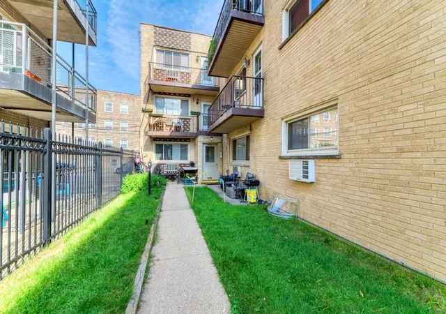 Photo 2 of Condo for sale at 7453 N Sheridan Rd #3B, Chicago, IL 60626 | MLS# 12757807 | Listing updated on 2026-09-18