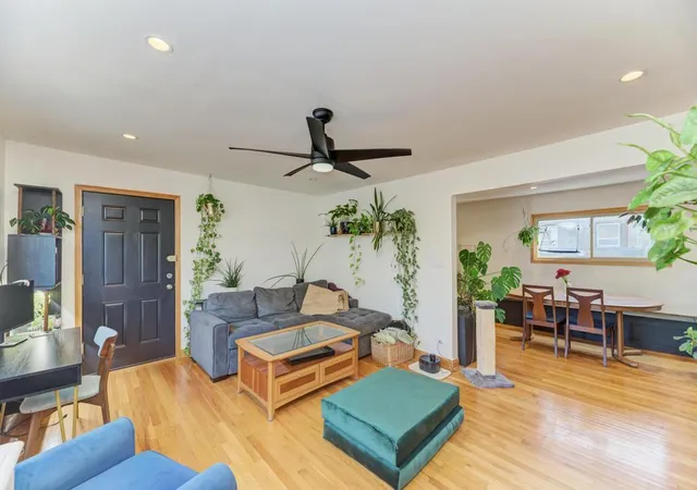 Photo 3 of Condo for sale at 7453 N Sheridan Rd #3B, Chicago, IL 60626 | MLS# 12757807 | Listing updated on 2026-09-18