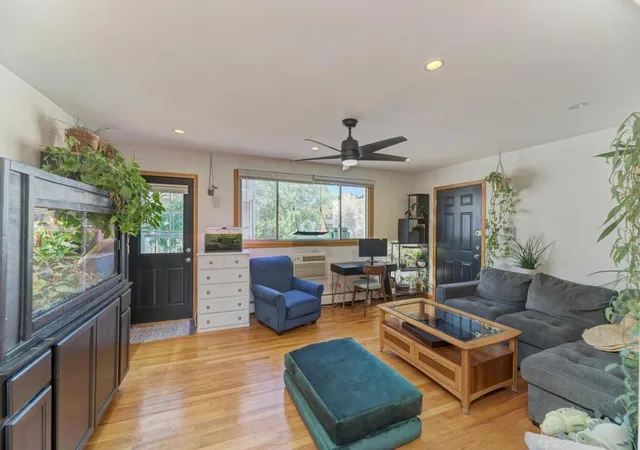 Photo 4 of Condo for sale at 7453 N Sheridan Rd #3B, Chicago, IL 60626 | MLS# 12757807 | Listing updated on 2026-09-18