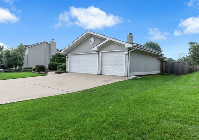 Photo 2 of Single family home for sale at 514 Stephanie Dr, Lockport, IL 60441 | MLS# 12757815 | Listing updated on 2026-10-02