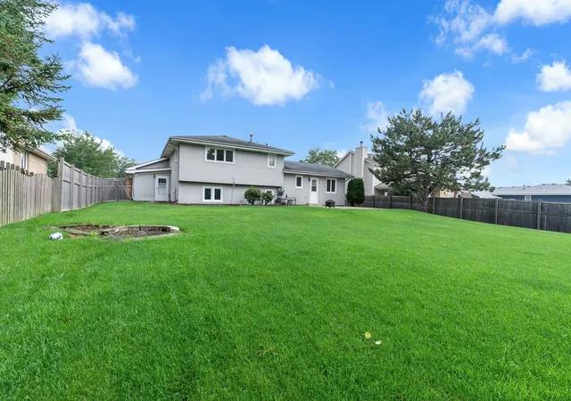 Photo 3 of Single family home for sale at 514 Stephanie Dr, Lockport, IL 60441 | MLS# 12757815 | Listing updated on 2026-10-08