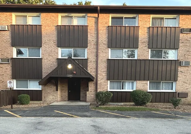 Condo for sale at 2209 Arbor Cir #25, Downers Grove, IL 60515 | MLS# 12757816