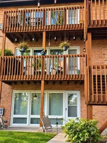 Listing Photo 2 - Condo for sale in 2209 Arbor Cir located at 2209 Arbor Cir, Downers Grove, IL 60515 - Unit #25