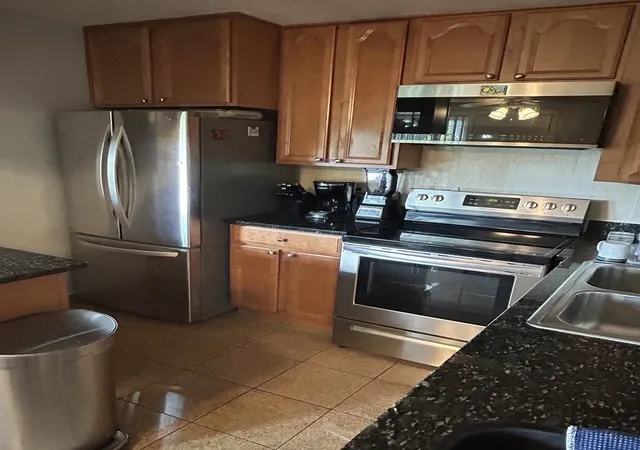 Listing Photo 4 - Condo for sale in building located at 2209 Arbor Cir, Downers Grove, IL 60515 - Unit #25
