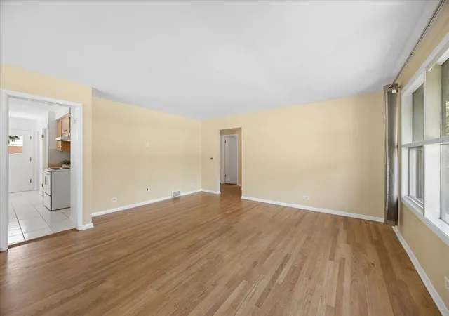 Photo 4 of Single family home for sale at 2109 Norfolk Ave, Westchester, IL 60154 | MLS# 12757830 | Listing updated on 2026-09-14