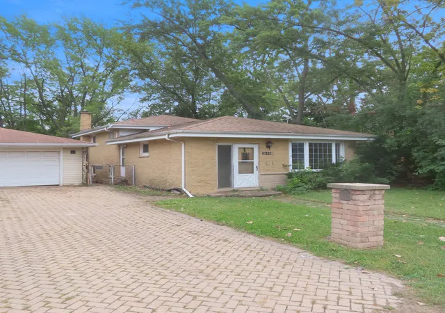 Photo 1 of Single family home for sale at 127 S Addison Rd, Wood Dale, IL 60191 | MLS# 12757834 | Listing updated on 2026-09-27