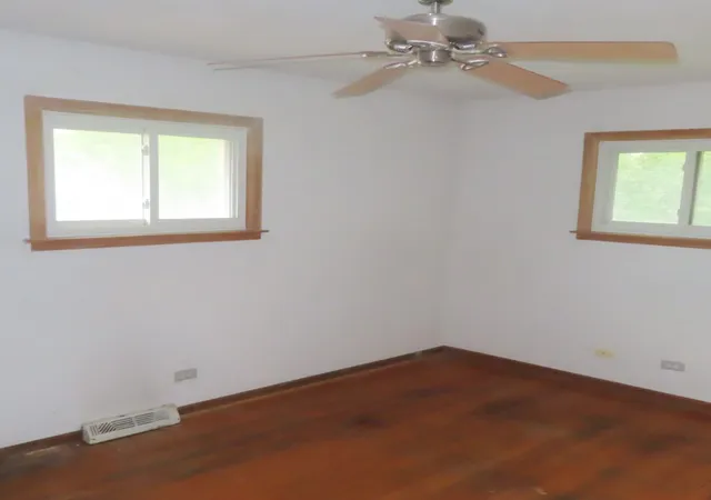 Photo 4 of Single family home for sale at 127 S Addison Rd, Wood Dale, IL 60191 | MLS# 12757834 | Listing updated on 2026-09-27