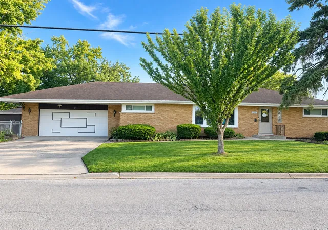 Photo 1 of Single family home for sale at 201 S Yale Ave, Addison, IL 60101 | MLS# 12757846 | Listing updated on 2026-09-22