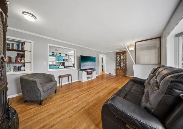 Photo 3 of Single family home for sale at 201 S Yale Ave, Addison, IL 60101 | MLS# 12757846 | Listing updated on 2026-09-22