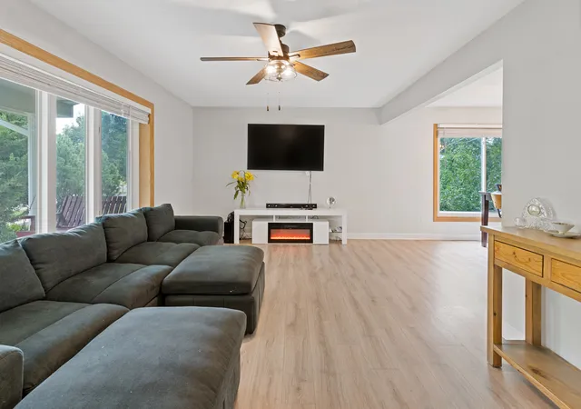 Photo 4 of Single family home for sale at 1720 Bolson Dr, Downers Grove, IL 60516 | MLS# 12757854 | Listing updated on 2026-09-22