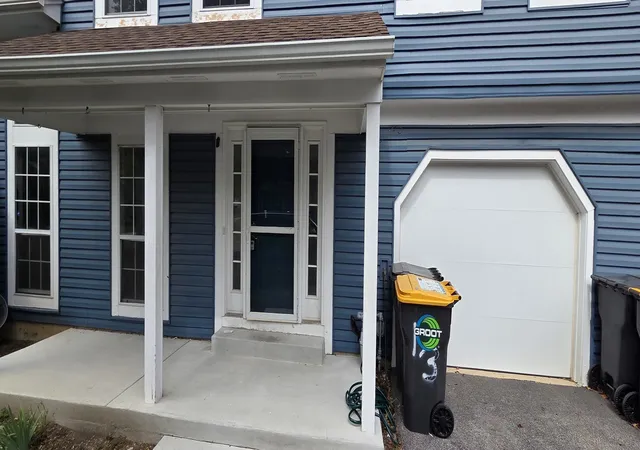 Photo 3 of Townhouse for sale at 173 Hazelnut Dr, Streamwood, IL 60107 | MLS# 12757855 | Listing updated on 2026-10-09