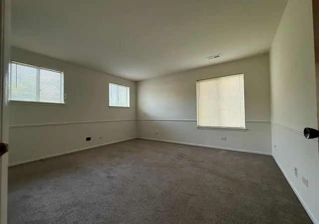 Photo 3 of Condo for sale at 337 Springlake Ln #D, Aurora, IL 60504 | MLS# 12757860 | Listing updated on 2026-09-24