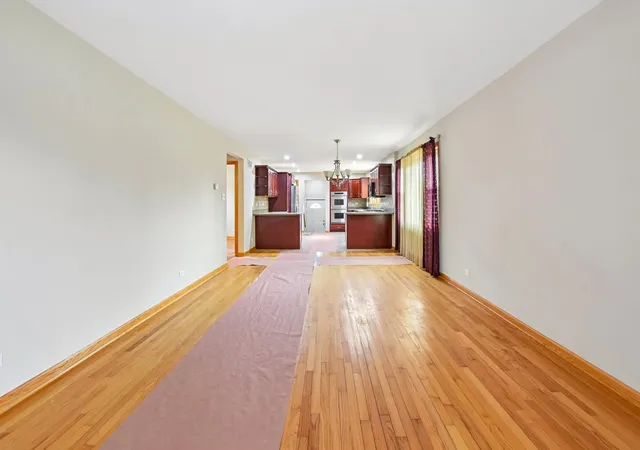 Photo 4 of Single family home for sale at 733 Caryn Cir, South Holland, IL 60473 | MLS# 12757862 | Listing updated on 2026-09-19
