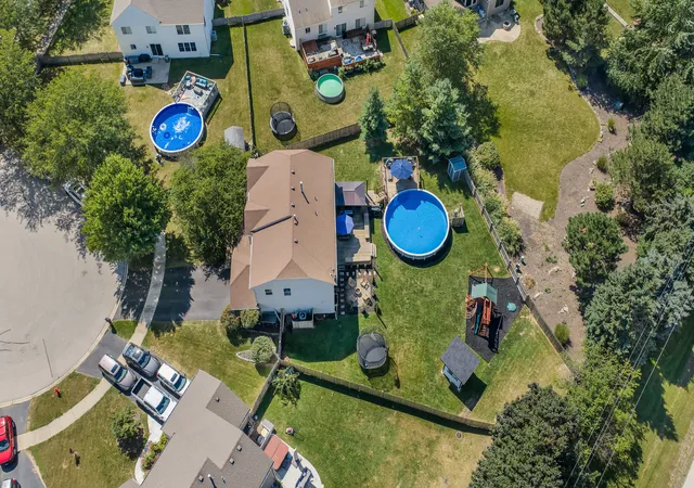 Photo 4 of Single family home for sale at 608 Whalen Ct, North Aurora, IL 60542 | MLS# 12757868 | Listing updated on 2026-09-22