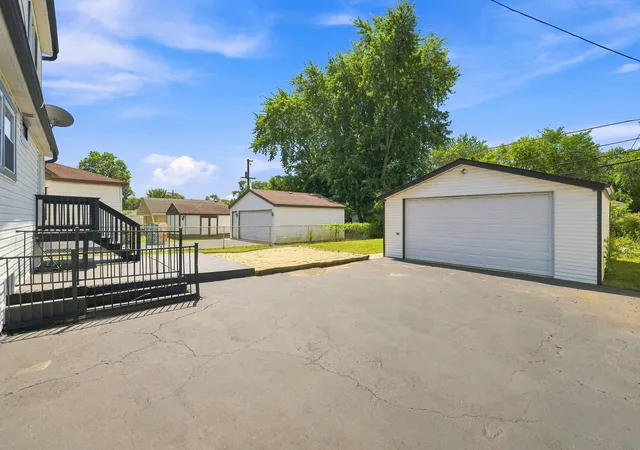 Photo 2 of Single family home for sale at 9524 Nashville Ave, Oak Lawn, IL 60453 | MLS# 12757872 | Listing updated on 2026-09-14