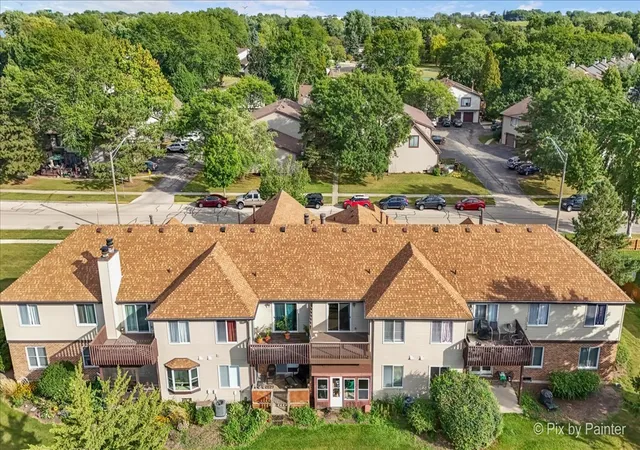 Listing Photo 2 - Condo for sale in building located at 1511 Longwood Dr, Sycamore, IL 60178 - Unit #1511