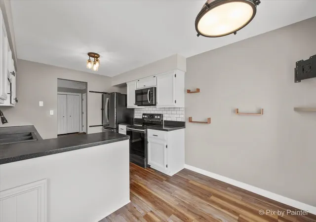 Listing Photo 4 - Condo for sale in building located at 1511 Longwood Dr, Sycamore, IL 60178 - Unit #1511