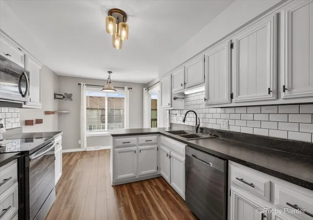 Listing Photo 5 - Condo for sale in building located at 1511 Longwood Dr, Sycamore, IL 60178 - Unit #1511