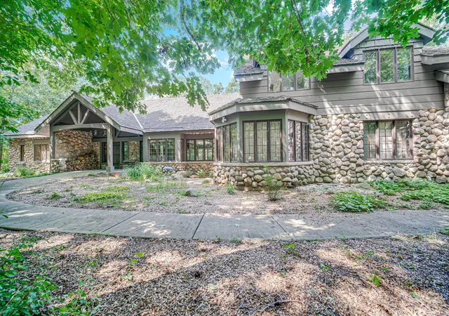 Photo 1 of Mansion for sale at 27250 N Meadowoods Ln, Mettawa, IL 60048 | MLS# 12757884 | Listing updated on 2026-09-18