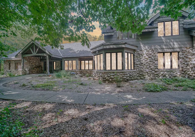Photo 2 of Mansion for sale at 27250 N Meadowoods Ln, Mettawa, IL 60048 | MLS# 12757884 | Listing updated on 2026-09-14