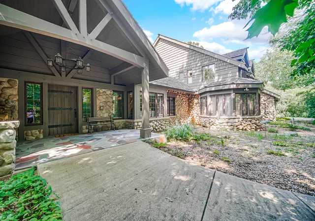 Photo 3 of Mansion for sale at 27250 N Meadowoods Ln, Mettawa, IL 60048 | MLS# 12757884 | Listing updated on 2026-09-18