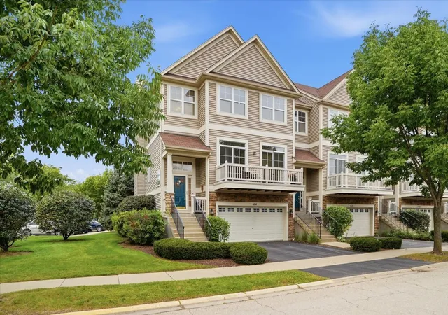 Photo 1 of Townhouse for sale at 674 Shoreline Dr, Grayslake, IL 60030 | MLS# 12757895 | Listing updated on 2026-09-13