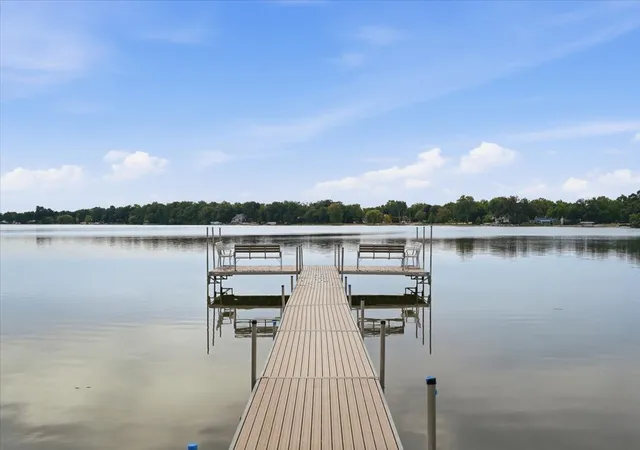 Photo 2 of Townhouse for sale at 674 Shoreline Dr, Grayslake, IL 60030 | MLS# 12757895 | Listing updated on 2026-10-06